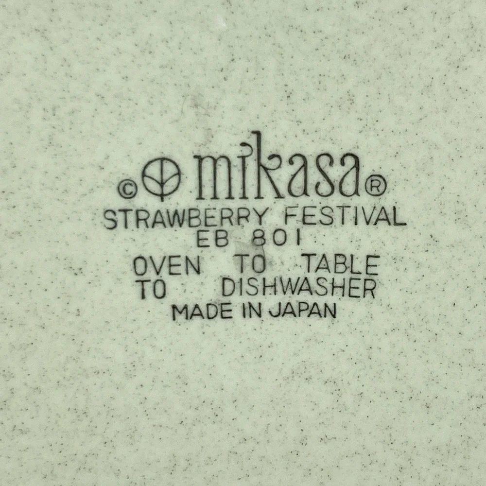 Mikasa Strawberry Festival Dinner Plate EB 801 10.75